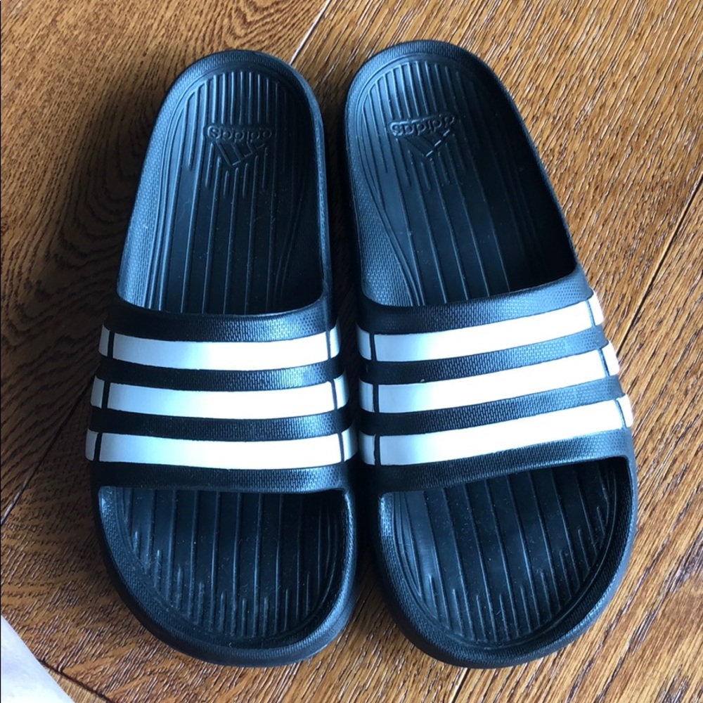 Adidas slide sandals size 6 - Picture 3 of 5